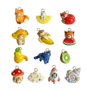Simpatici ciondoli in ceramica con animali e frutta, come volpe arancia e gatto limone