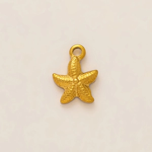 Vue détaillée du pendentif étoile de mer plaqué or 18k avec relief texturé pour bijoux DIY