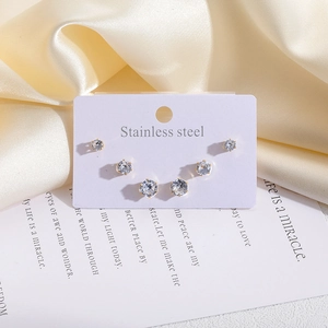 Ensemble de trois paires de boucles d'oreilles en acier inoxydable avec zircons dorés