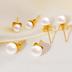 Lot de mini boucles d'oreilles perles en acier inoxydable doré 18K sur du satin