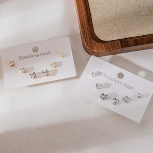 Lot de trois paires de boucles d'oreilles cœur en acier inoxydable et zircon bicolores