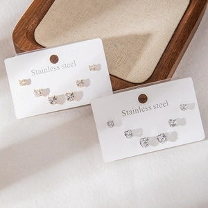 Set de boucles d'oreilles cœur en cristal avec bases en acier doré et argenté
