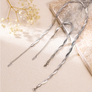Minimalist double layer twisted snake chain necklace made of polished stainless steel