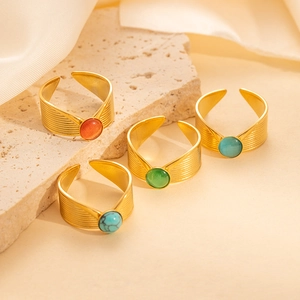 Anillos vintage de acero inoxidable dorado con piedras naturales en un set elegante