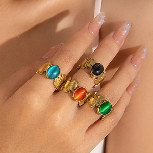 Anillos bohemios de acero dorado con piedras ojo de gato de colores y grabados hojas