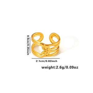 Détails d'une bague nœud dorée montrant les dimensions 0,9 cm de haut et 2,1 cm