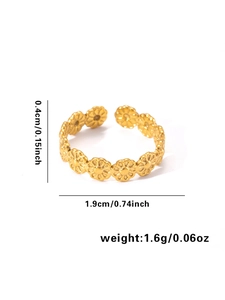 Detail eines verstellbaren goldenen Gänseblümchen-Rings mit 0,4 cm Breite und Maßen