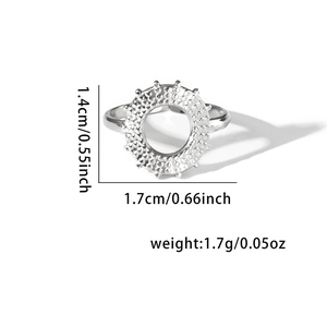 Detailed view of silver woven heart ring with size 1.4x1.7cm and weight 1.7g