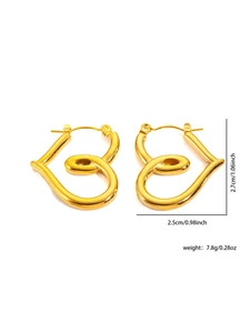Detail showing dimensions and weight of golden twisted heart-shaped hoop earrings