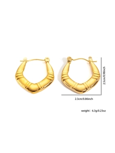 Detailed dimensions of gold V-shaped titanium steel earrings with ribbed texture
