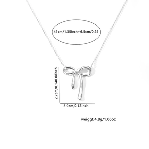 Elegante Edelstahl Bow Halskette mit weißer Kunstperle auf silberner Kreuzkette Anhänger