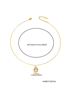 Makroaufnahme des goldenen Ovalanhängers mit Zirkonia und Diamanten an einer O-Kette