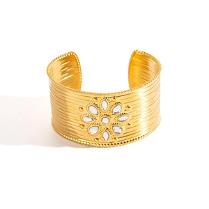 Vintage 18K επιχρυσωμένο βραχιόλι από ατσάλι τιτανίου με φλοράλ σχέδιο ένθεσης