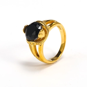 Vintage gold ring featuring a large faceted black gemstone and split shank design