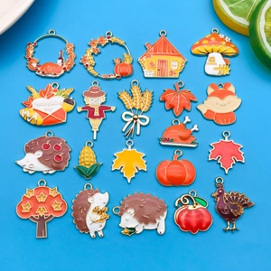 Colgantes de Aleación de Esmalte del Festival de la Cosecha de Acción de Gracias Pavo Calabaza Hoja de Arce Espantapájaros Seta Erizo Accesorios Joyería DIY