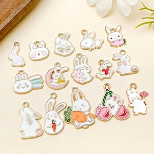 Lot de 15 breloques lapins en émail avec carottes et lunes pour la création de bijoux DIY