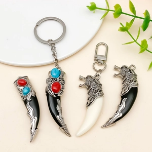Etnische wolfstand hangers met zilveren metalen kapjes en kleurrijke harsinleg