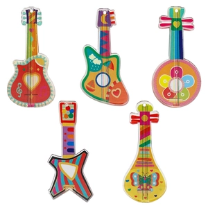 Lot de cinq pendentifs instruments de musique en acrylique avec motifs de fleurs