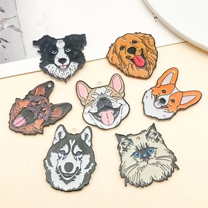 Lot de sept jolis pendentifs en acrylique représentant des animaux comme le Corgi et le Golden