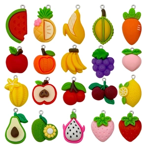 Ciondoli colorati in resina a forma di frutta e verdura con durian, fragola e ganci in metallo