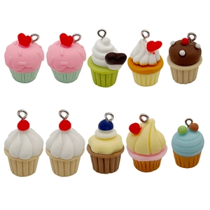 Pendenti mini cupcake colorati in resina con ganci in metallo per gioielli fai-da-te