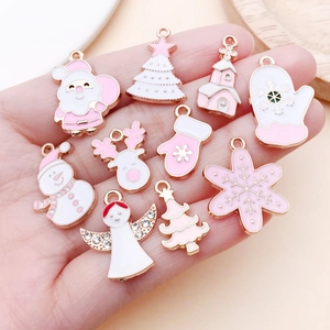 Set di ciondoli natalizi rosa e oro con fiocchi di neve e alberi per gioielli fai-da-te