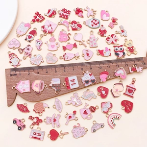 Dijes esmaltados de corazón y oso rosa para joyería DIY con aleación de zinc