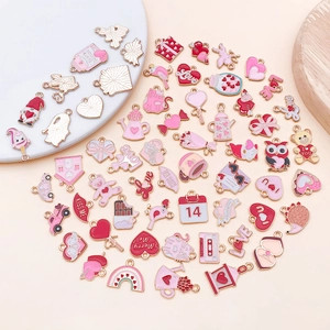 Colgantes de aleación de zinc con corazones y osos rosas para joyería de San Valentín