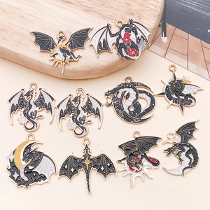 Set di ciondoli drago gotico con motivi di luna e sole per creazione gioielli DIY