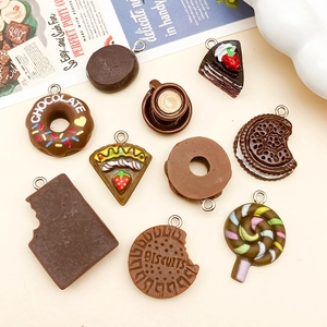 Set di 10 ciondoli in resina a forma di dolci al cioccolato per creazione gioielli