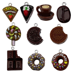 Set di 10 ciondoli in resina a tema cibo, inclusi ciambelle e torte per gioielli fai-da-te
