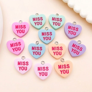 Πολύχρωμα καρδιοειδή μενταγιόν ρητίνης Miss You για DIY κοσμήματα και κολιέ