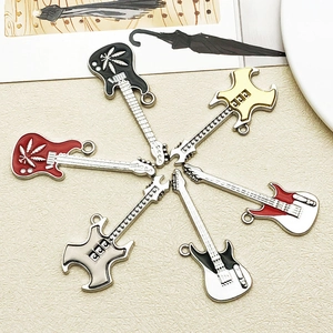 Pendentifs de guitare en alliage coloré avec émail et motifs de feuilles pour colliers DIY
