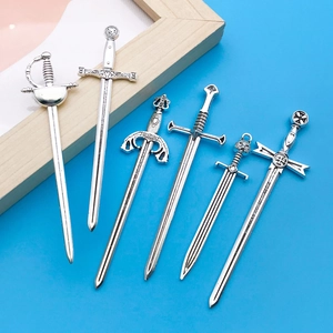 Lot de six pendentifs épée vintage en argent antique pour bijoux DIY au style médiéval