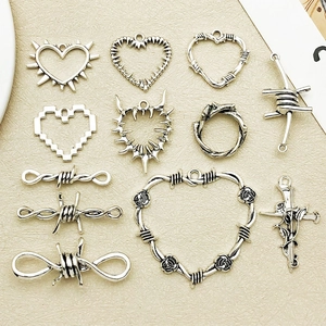 Lot de 11 breloques vintage en argent avec cœurs et épines pour bijoux gothiques