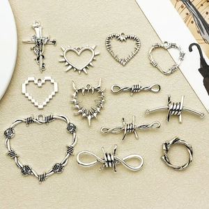 Pendentifs cœur gothiques avec roses épineuses pour bijoux DIY en argent vieilli