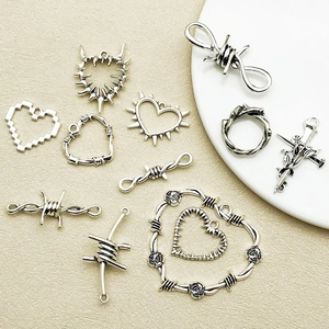 Détails de breloques cœur et rose en argent antique pour création de bijoux
