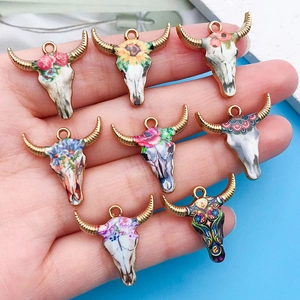 Détails de breloques tête de taureau émaillées colorées avec motifs floraux DIY