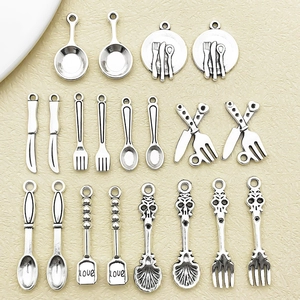 Antiksilber Zinklegierung Mini Küchengeschirr Anhänger Retro Simulation Besteck Charms Für DIY Schmuckherstellung Gabel Löffel Messer Pfanne Anhänger