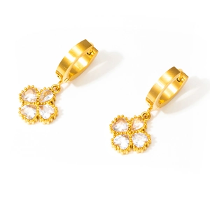 Detailed view of gold-plated clover earrings featuring heart-shaped zircons and hoops