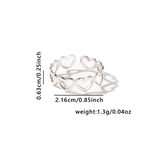 Détail montrant les dimensions de la bague coeur évidée argentée avec anneau ajustable