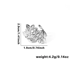 Macro detail of silver leaf ring showing dimensions 2.9cm x 1.9cm and 4.2g weight