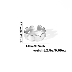 Detailed dimensions of silver beaded oval link open ring with 1.8cm diameter and 2.5g weight