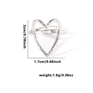 Détails de la bague coeur réglable en argent avec texture martelée et dimensions