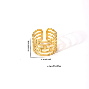 Détail d'une bague multicouche dorée avec mesures de taille et spécifications de poids