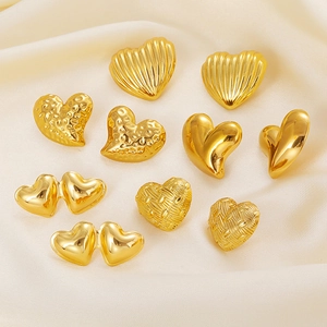 Vintage Stainless Steel Heart Stud Earrings For Women 18K Gold Plated Retro Geometric Heart Shape Earrings Fashion Jewelry