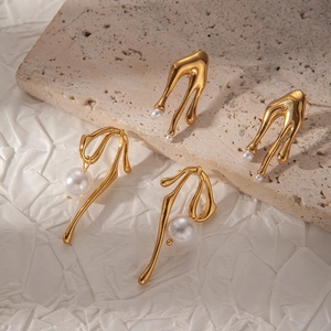 Lava gold earrings with pearls featuring organic flowing lines and a modern luxury design
