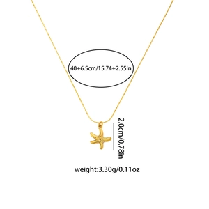 Detailed size chart of a golden seahorse pendant necklace with 40+6.5cm chain length
