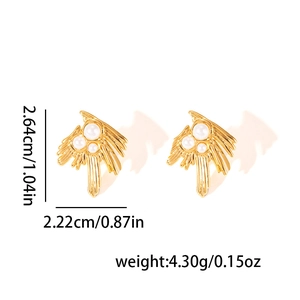 Detailed view of gold leaf pearl earrings with precise size and weight measurements