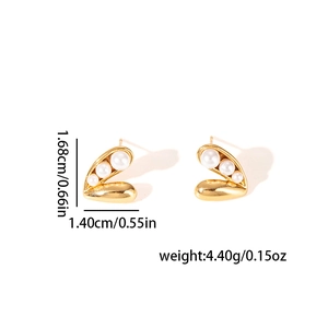 Detailed size chart for retro gold flower earrings with pearls measuring 1.68cm by 1.40cm